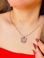 Photo 5764879605377469315 y