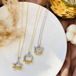 Photo 5764879605377469317 y