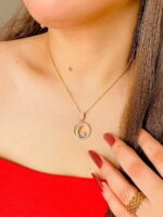 Photo 5764879605377469329 y