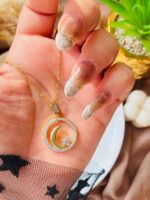 Photo 5764879605377469332 y