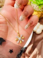 Photo 5764879605377469492 y