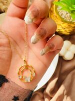 Photo 5764879605377469522 y