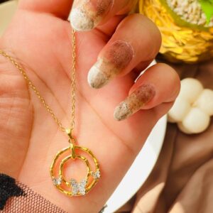 Photo 5764879605377469522 y