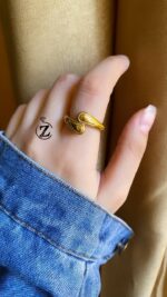 Photo 5877737181110453551 y