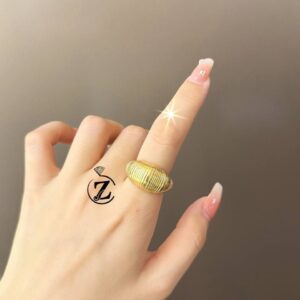 Photo 5877737181110453578 y