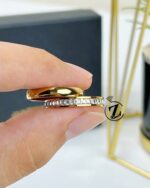 Photo 5886326999738337319 y