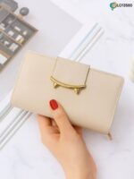 Photo 5927236374254177611 y