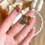 Photo 5933878549767372368 y