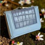 Photo 5944795274302048458 y