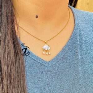 Photo 5944911792469821406 y