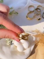 Photo 5958423239891994257 y