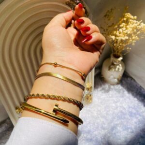 Photo 5967358292286098046 y