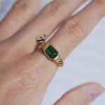 Photo 5967560881598481659 y