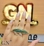 Photo 5969592551453346322 y