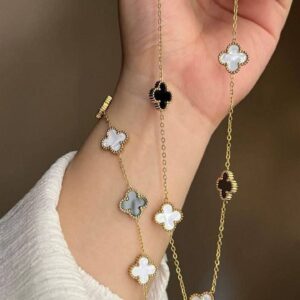 Photo 5969845318868650544 y