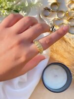 Photo 5974095021504316386 y