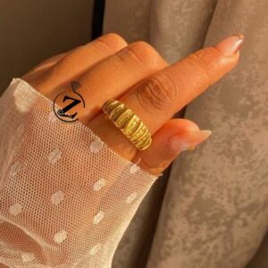 Photo 5974095021504316392 y