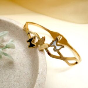 Photo 5974097662909205179 y