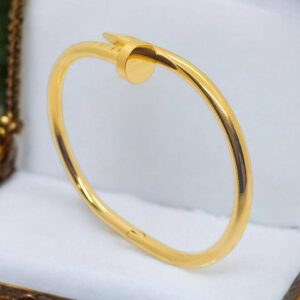 Photo 5976557729982040001 y