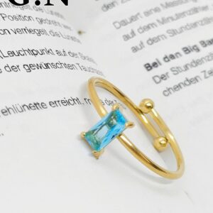 Photo 5978832563705331893 y