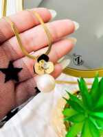 Photo 5985734949812160154 y