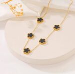 Photo 5985801384366295853 y