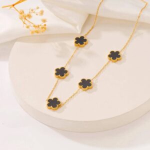 Photo 5985801384366295853 y