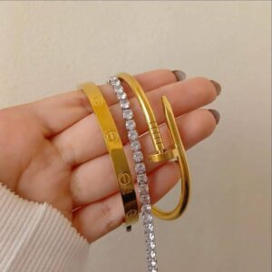 Photo 5985801384366295860 y