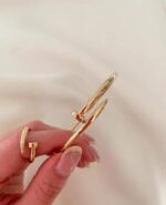 Photo 5985801384366295862 y