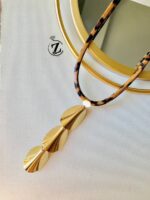 Photo 5987835416453172245 y