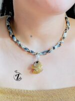 Photo 5987835416453172468 y