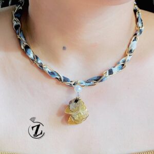 Photo 5987835416453172468 y