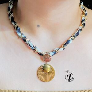 Photo 5987835416453172488 y