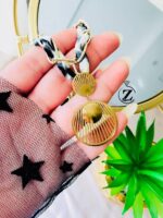 Photo 5987835416453172490 y