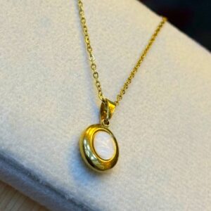 Photo 5988053184179981189 y