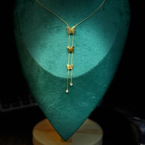 Photo 5988053184179981233 y