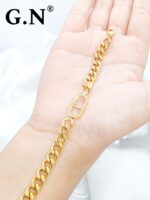 Photo 5989810315430315578 y