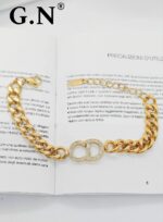 Photo 5989810315430315581 y