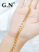 Photo 5989810315430315583 y