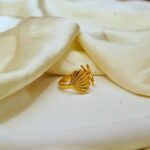 Photo 5992427685680372213 y