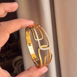 Photo 5996892591947368839 y