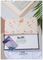 Photo 6005814042180046505 y