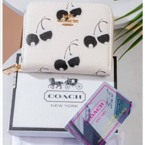 Photo 6005814042180046523 y