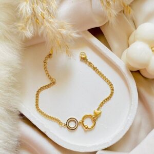 Photo 6023910783802526508 y