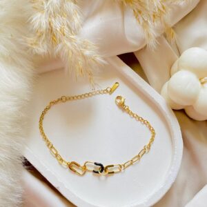 Photo 6023910783802526514 y