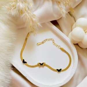 Photo 6023910783802526517 y