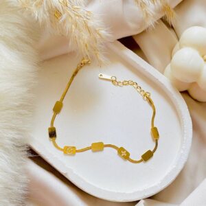 Photo 6023910783802526523 y