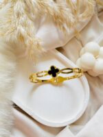 Photo 6023910783802526609 y