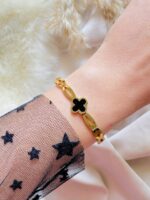 Photo 6023910783802526612 y