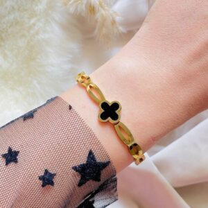 Photo 6023910783802526612 y